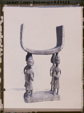 Image représentant Exposition d'art africain, siège cariatide fon