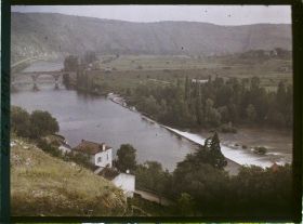 Image représentant France, Luzech, Le pont rouge de l'amont et le barrage du Lot.