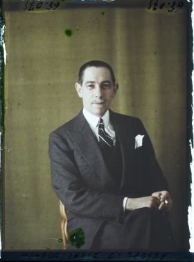 Image représentant https://musee-albert-kahn.s-museum.fr/home/NWQ2OTAwYzNmYjZlZTk1ZWQwODJmMjY4L2dlbmVyaWMtbm90aWNlLXRhYi9hdXRob3JpdHkvNjE3YTc5ZjVjZjhiODk2OGIzMzM3ZDIx/5d6900c3fb6ee95ed082f268/generic-notice-tab/authority/617a79ebcf8b8968b3336f9f Monsieur J. Isaac Dognin