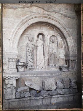 Image représentant Espagne, Léon, Dans le cloître de la Cathédrale un des Tombeaux les plus anciens avec fresques du XVe Siècle