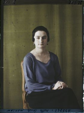 Image représentant Mademoiselle  https://musee-albert-kahn.s-museum.fr/home/NWQ2OTAwYzNmYjZlZTk1ZWQwODJmMjY4L2dlbmVyaWMtbm90aWNlLXRhYi9hdXRob3JpdHkvNjE3YTc5ZjVjZjhiODk2OGIzMzM3ZDIx/5d6900c3fb6ee95ed082f268/generic-notice-tab/authority/617a79ebcf8b8968b3337349 Cécile Marsan