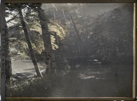 Image représentant Les jardins de la villa impériale Shugakuin Rikyû : l'étang Yokuryu et le pont Do-bashi (surimpression avec Yase ?)