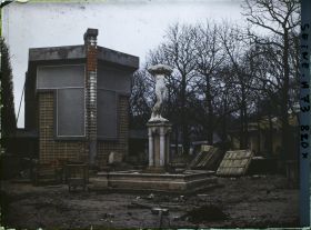 Image représentant L'exposition des arts décoratifs, démolition du pavillon de la Tchécoslovaquie