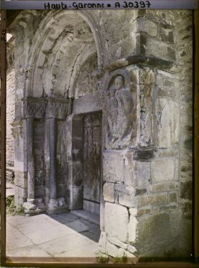 Image représentant France, Bagnères de Luchon, St Aventin, Porte de l'Eglise.