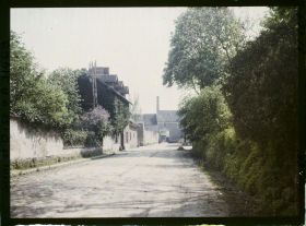 Image représentant France, Montigny, Domaine de Manet ; au fond, la ferme
