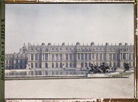 Image représentant France, Versailles, Bassin sur la Terrasse du Château