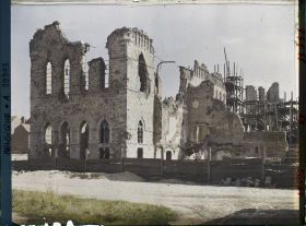 Image représentant Belgique, Ypres, Ruines et reconstruction de la Cathédrale St Martin
