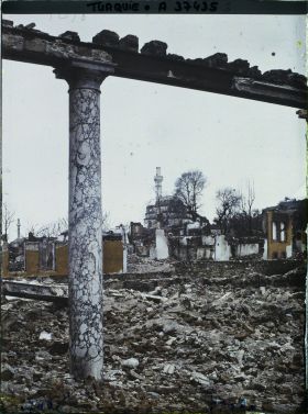 Image représentant Turquie, Aidin, Ruines du Konak vers les ruines de Veissy-Pacha