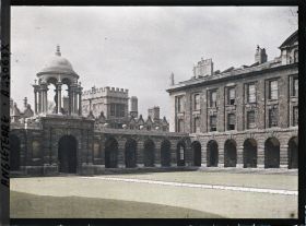 Image représentant Le Queen's College quadrangle