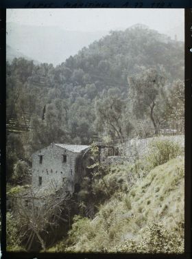 Image représentant Le moulin Schwartz au fond de la Puaille