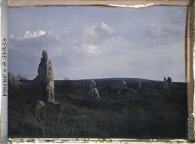 Image représentant France, Nauroy, Les ruines du Village vers le Mont Cornillet Effet du soir