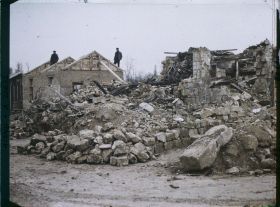 Image représentant France, Crouy, Reconstruction dans les ruines
