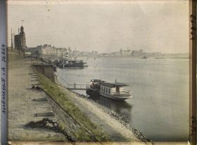 Image représentant Allemagne, Düsseldorf, Occupation Française Les Rives du Rhin vues vers l'amont du fleuve