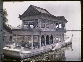 Image représentant La barque ornementale en marbre Qingyanfang, palais d'Été Yiheyuan ("  jardin de la Concorde Entretenue  ")