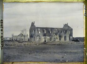 Image représentant Le Grand Hôtel de la gare incendiée