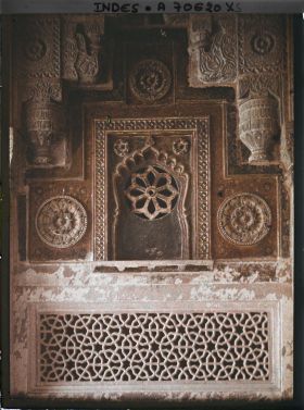 Image représentant Détail du décor mural d'une des salles du palais de Jahangir dans le fort Rouge (Lal Qila)