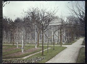 Image représentant Axe central et partie nord-ouest du verger-roseraie, vus depuis le rond-point, côté dépendance