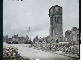 Image représentant France, Béthune, Beffroi et Grande place vus du Sud Ouest