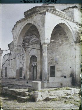 Image représentant Entrée de Souleymaniye Camii ("mosquée de Soliman-le-Magnifique", 1570 ?)