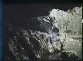 Image représentant L'orifice de la grotte du Tuc d'Audoubert vu de l'intérieur