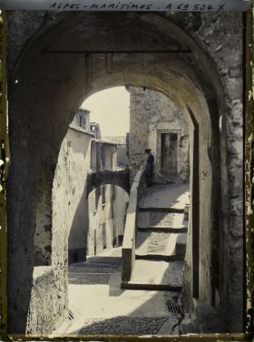 Image représentant La rue du Vieux-Chateau dans la vieille ville