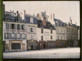 Image représentant Façades des commerces et immeubles de la place Carnot