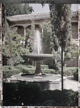 Image représentant Alhambra : patio de Lindaraja dans les palais Nasrides