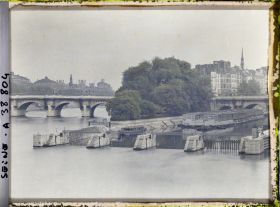 Image représentant Le barrage de la Monnaie, le Pont-Neuf et l'île de la Cité (pointe du Vert-Galant)