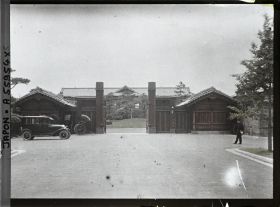 Image représentant Ecole d'Aoyama ou bien école Gakushuin réservée à l'aristocratie (?)