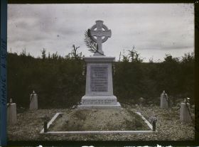 Image représentant France, Binarville (Meuse), Monument funéraire au bois de la Gruerie