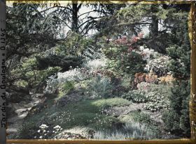 Image représentant Allée longeant une rocaille du " sanctuaire japonais ", entre le " village japonais " et le sorinto