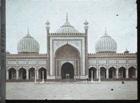 Image représentant Bassin aux ablutions et pishtâk de la salle de prière de la Grande Mosquée (Jama Masjid)