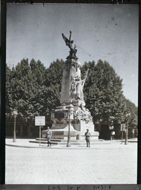 Image représentant Le monument aux morts de 1870 sur la place de la République