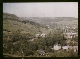 Image représentant France, Figeac (Lot), Coté sud de la vallée du Celé à Figeac vue prise de la route de Capdenac