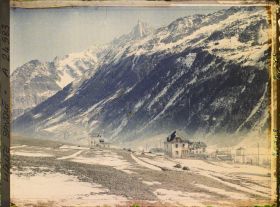 Image représentant France, Pècles, Les Alpes - Vallée de Chamonix - Village des Pècles vu vers l'aiguille du Dru