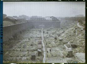 Image représentant Les jardins ouvriers dans les fossés des fortifications à la porte de Saint-Ouen