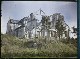 Image représentant France, Virginy, Vue d'ensemble de l'Eglise