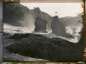 Image représentant Les deux rochers au milieu des chutes du Rhin