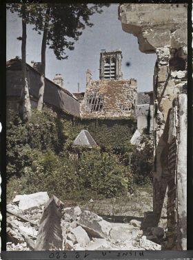 Image représentant Ruines rue des Minimes, au fond la cathédrale