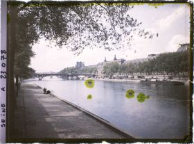Image représentant Le pont du Carrousel vu du port des Saints-Pères