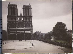 Image représentant Les funérailles de monseigneur Amette à la cathédrale de Notre-Dame