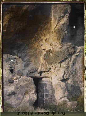 Image représentant France, Perrier, Grottes du Perrier, Les 2 Etages d'une maison creusée dans le roc