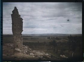 Image représentant France, Montfaucon, Les Hauts de Meuse et les ruines de l'Eglise de Montfaucon
