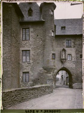 Image représentant La porte du château Bécharie (anciennement maison Barachaude)