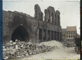Image représentant Belgique, Ypres, Les Halles, façade de St Martin (Nord)