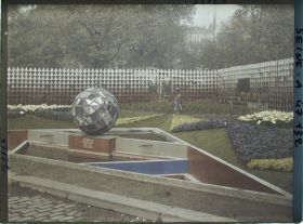 Image représentant L'Exposition des arts décoratifs, Jardin d'Eau et de lumière, Guevrekian