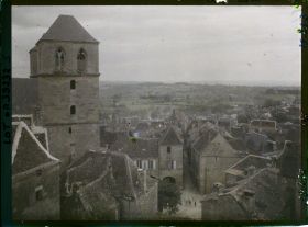 Image représentant France, Gourdon (Lot), La ville vue de l'ancien Château, les tours de l'Eglise St Pierre