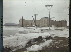 Image représentant Canada, Chambly, Le fort et, à gauche, montagne de Mt St Hilaire