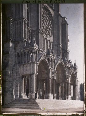 Image représentant Vue du portail sud de la cathédrale Notre-Dame
