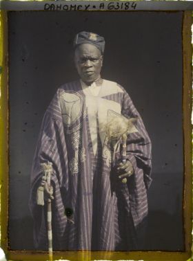 Image représentant Buste du roi Agouloyé (Nagô) et les insignes de pouvoirs